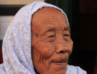 A welcoming old lady in Sirubari Village